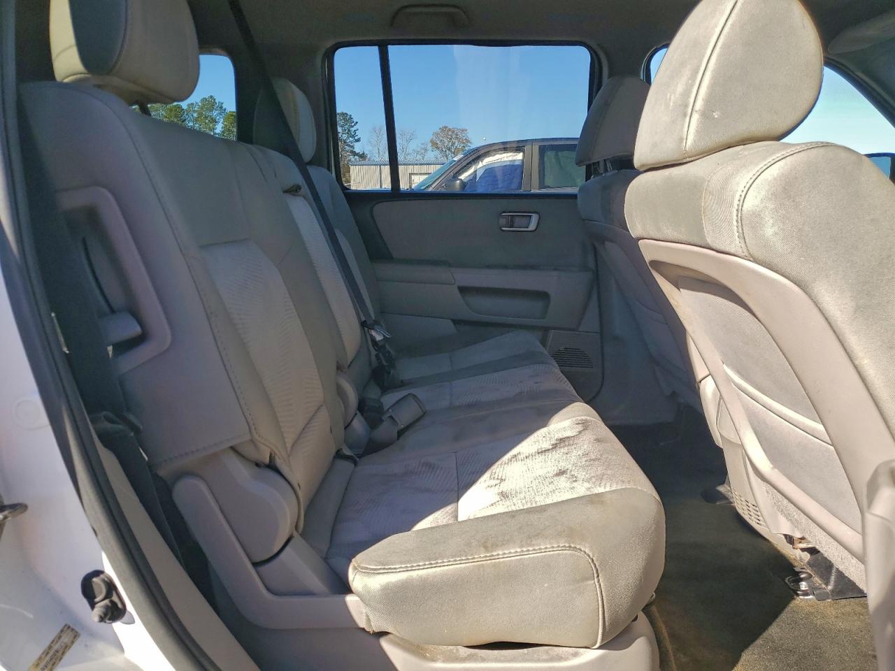 2015 HONDA PILOT LX photo 11