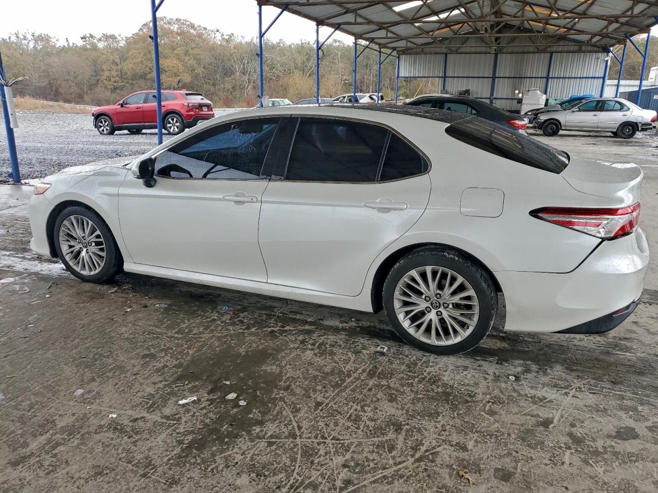 2018 TOYOTA CAMRY L photo 2