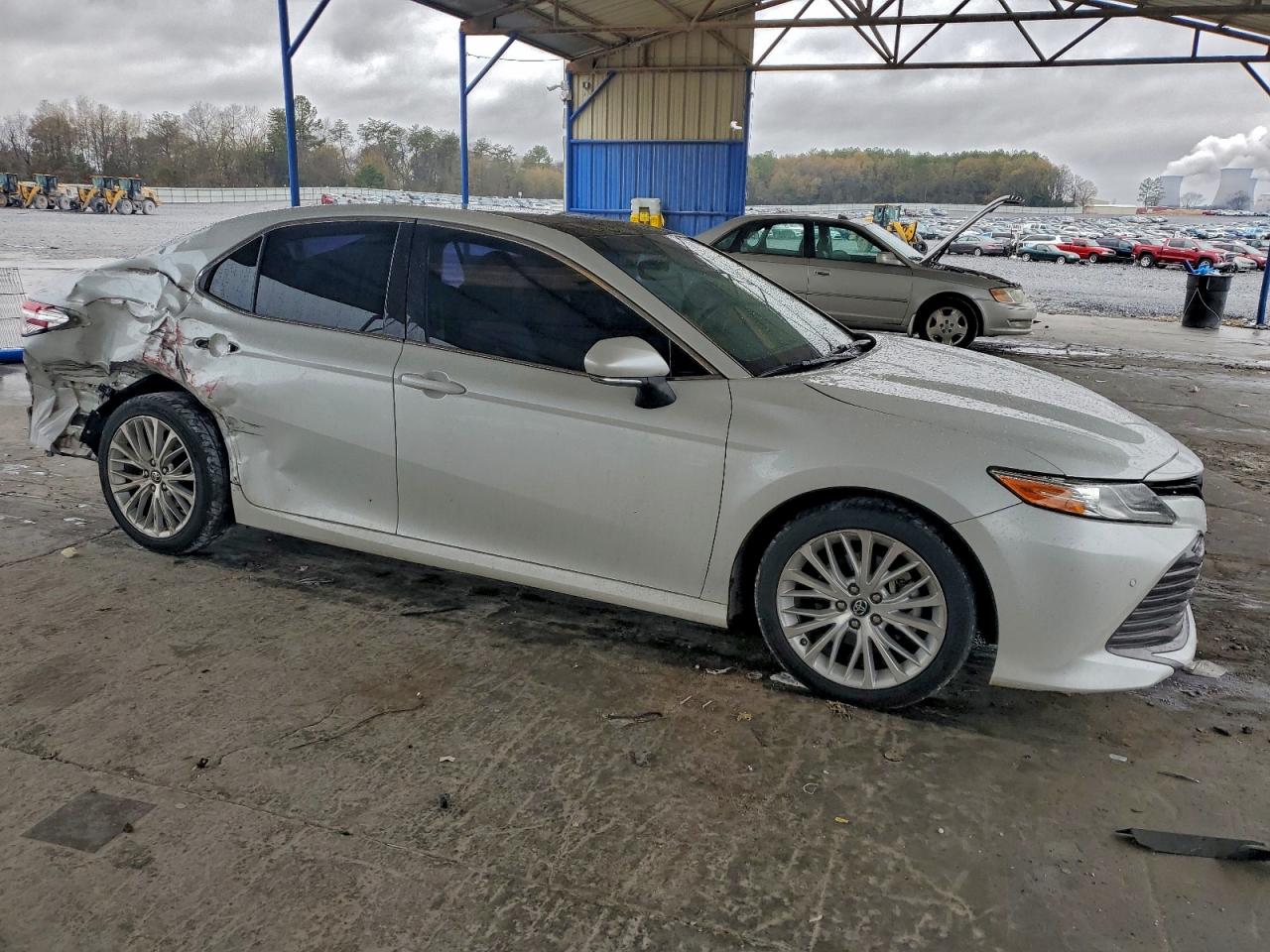 2018 TOYOTA CAMRY L photo 4