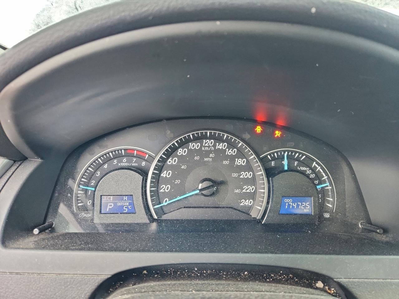 2014 TOYOTA CAMRY L photo 9