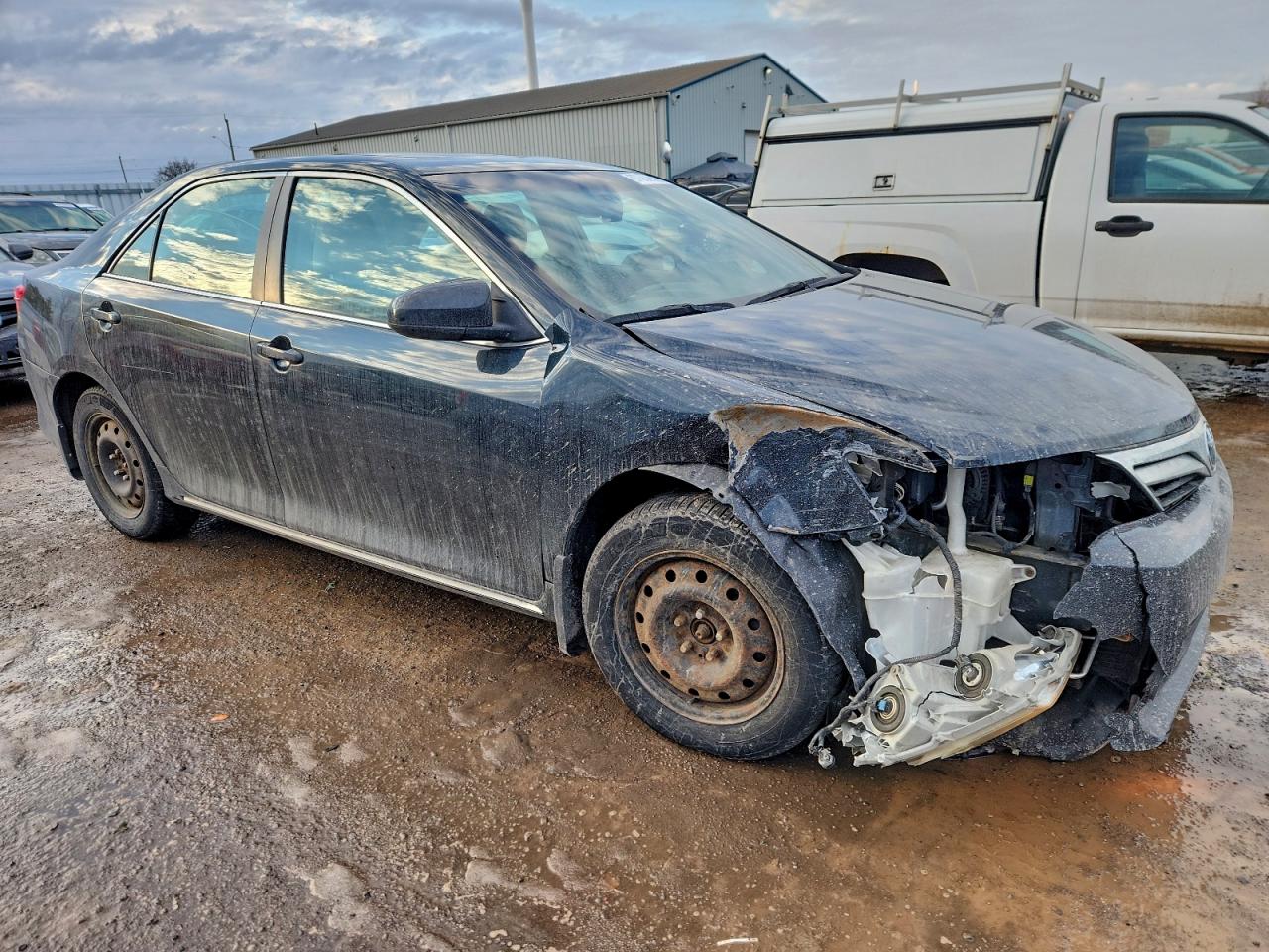 2014 TOYOTA CAMRY L photo 4