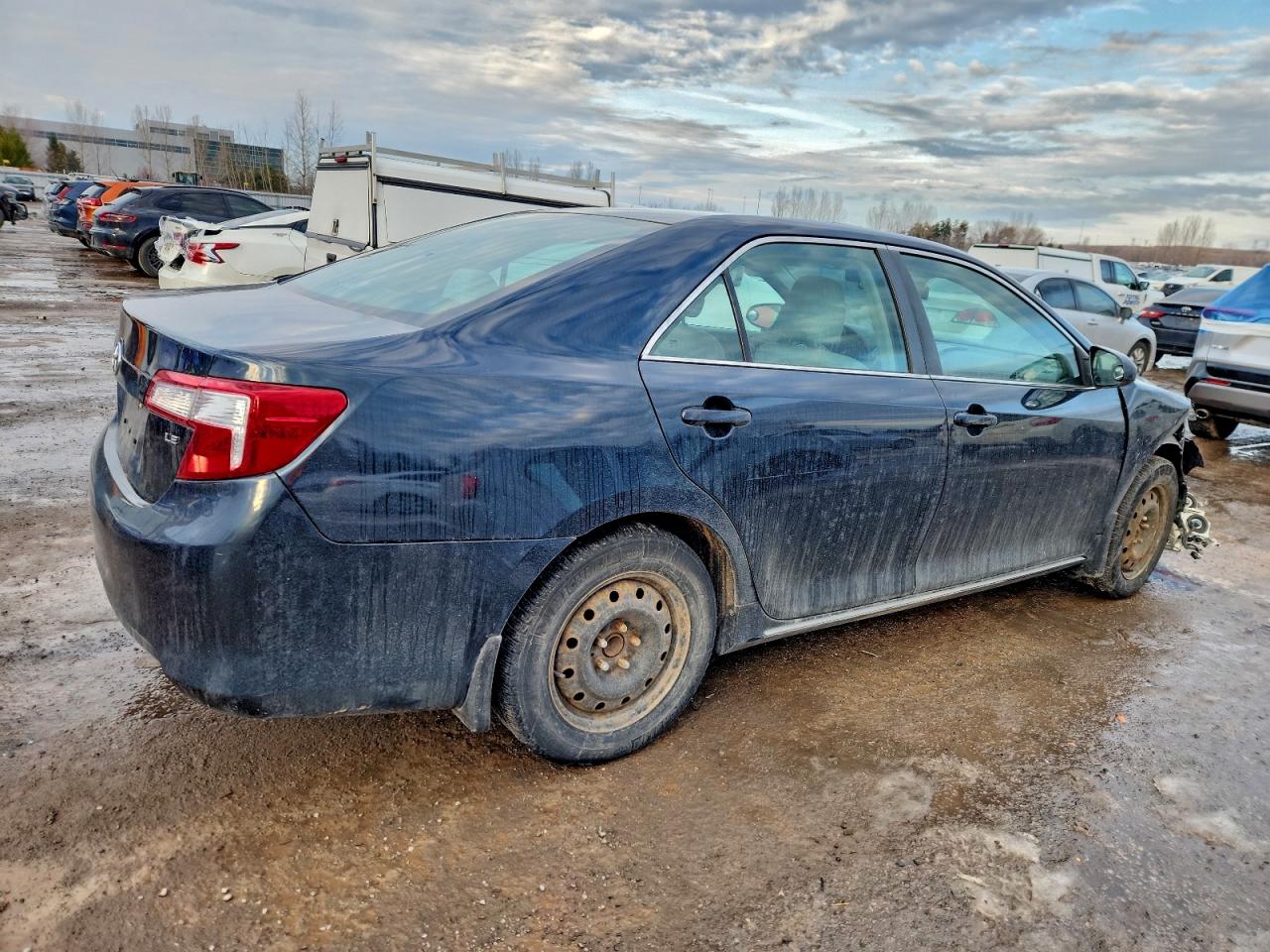 2014 TOYOTA CAMRY L photo 3