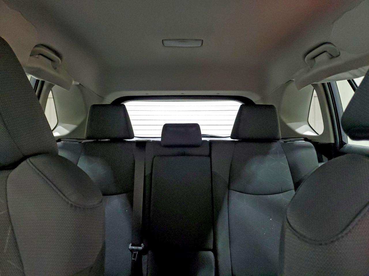 2025 TOYOTA RAV4 XLE photo 10