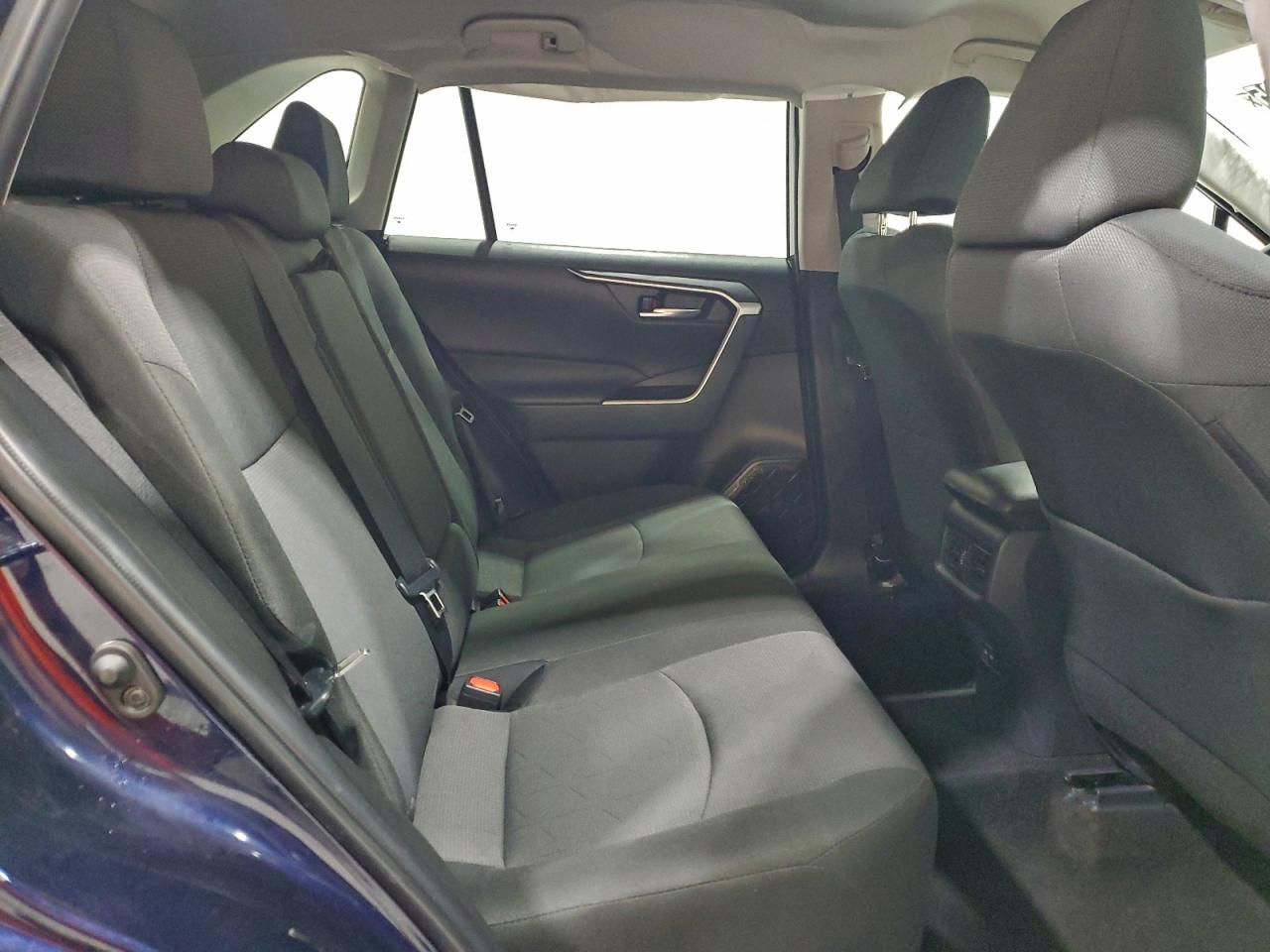 2025 TOYOTA RAV4 XLE photo 11