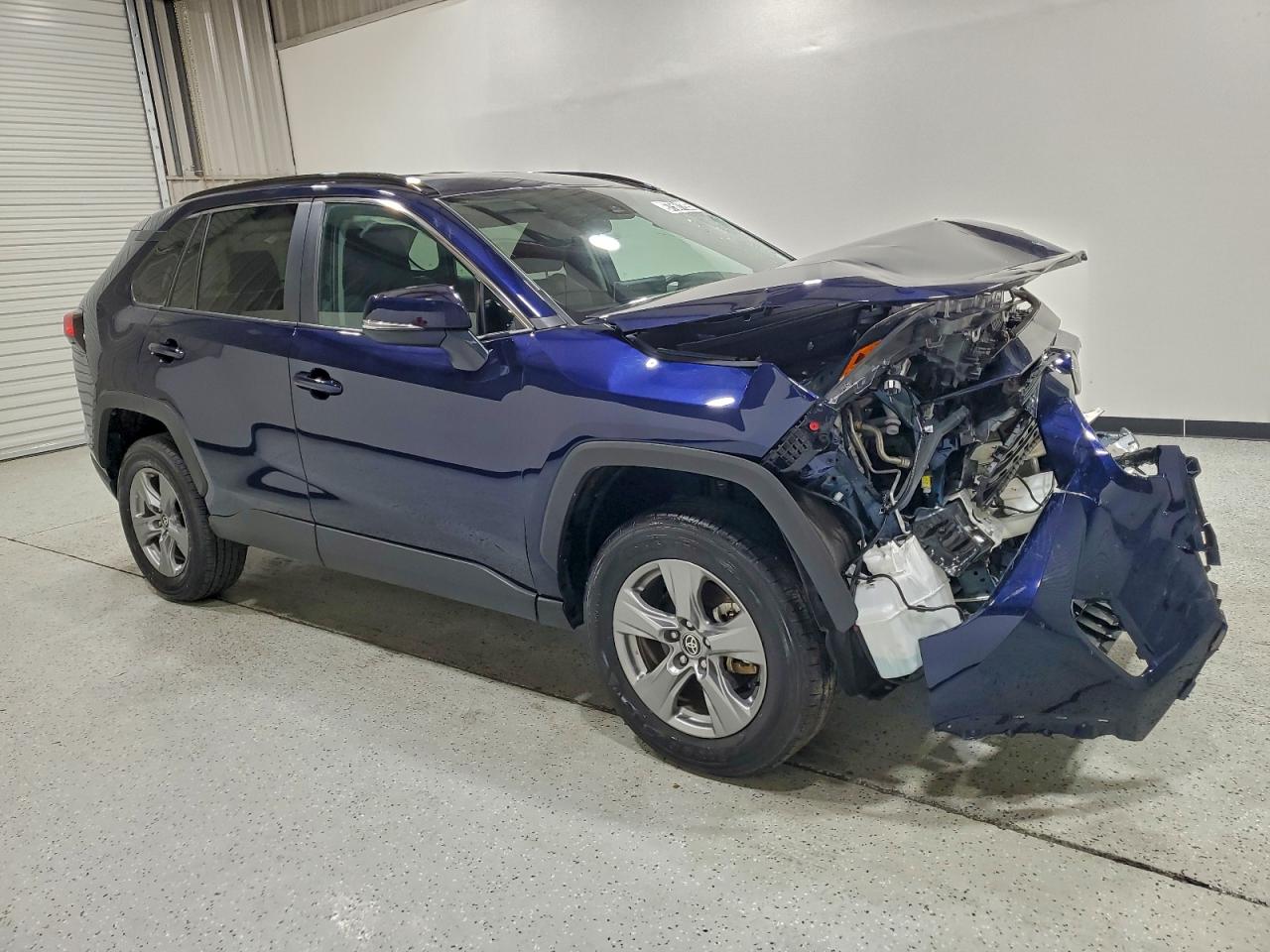 2025 TOYOTA RAV4 XLE photo 4