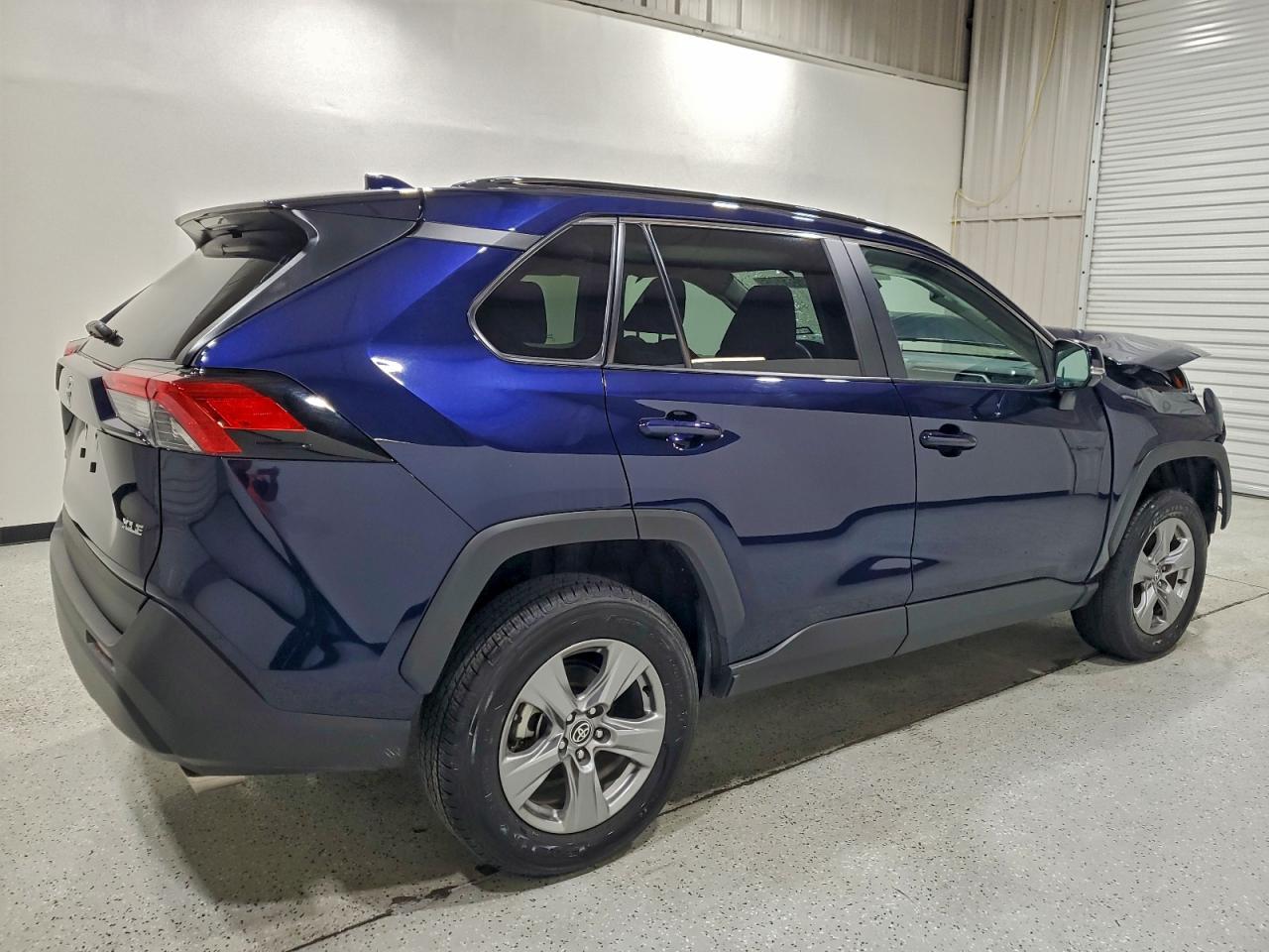 2025 TOYOTA RAV4 XLE photo 3