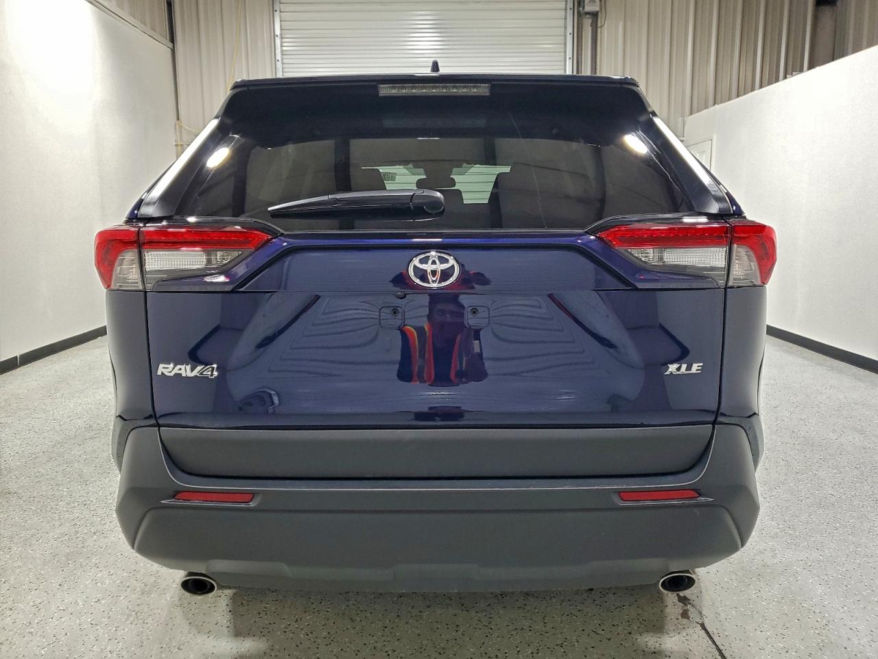 2025 TOYOTA RAV4 XLE photo 6