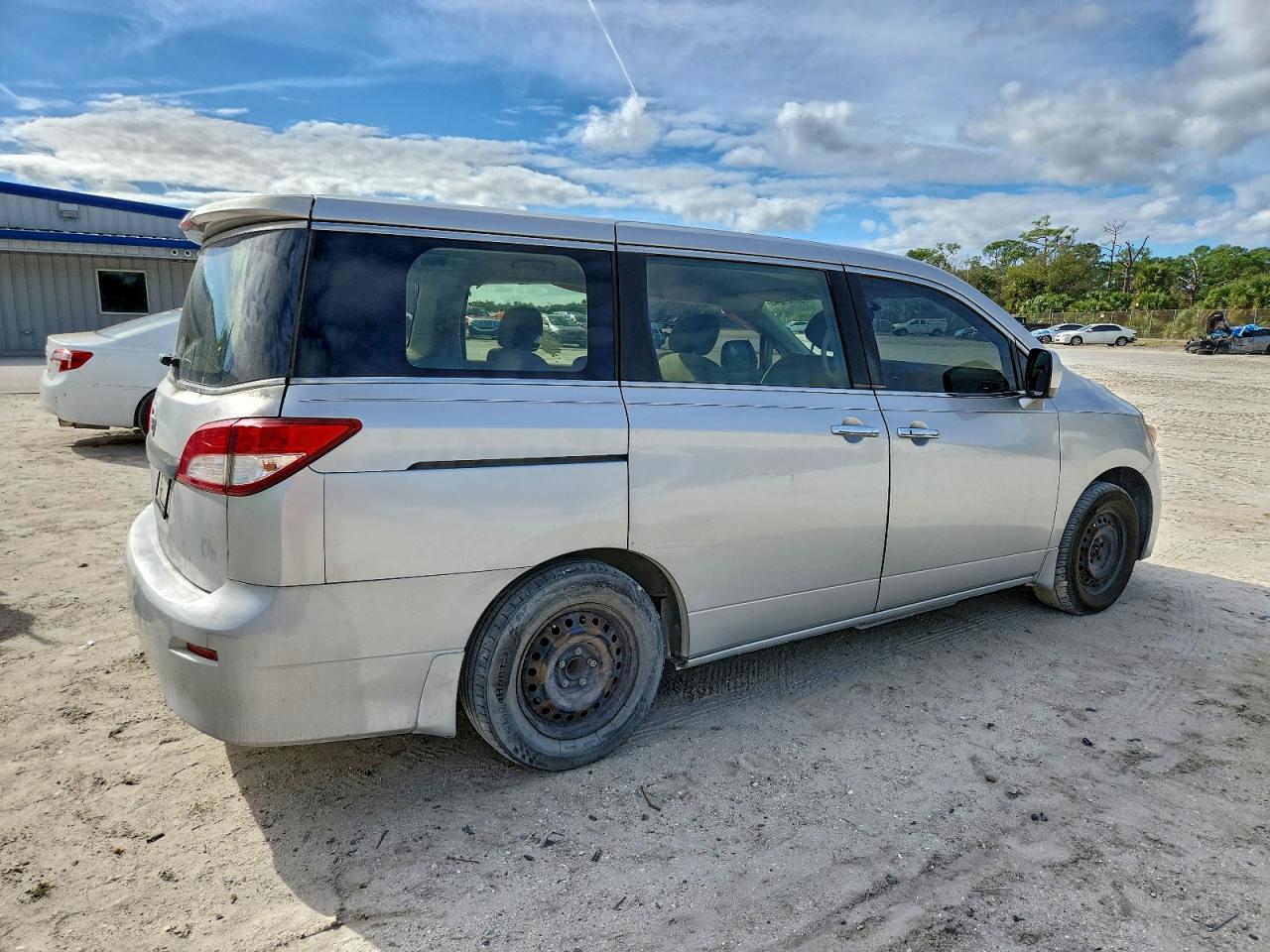 2013 NISSAN QUEST S photo 3
