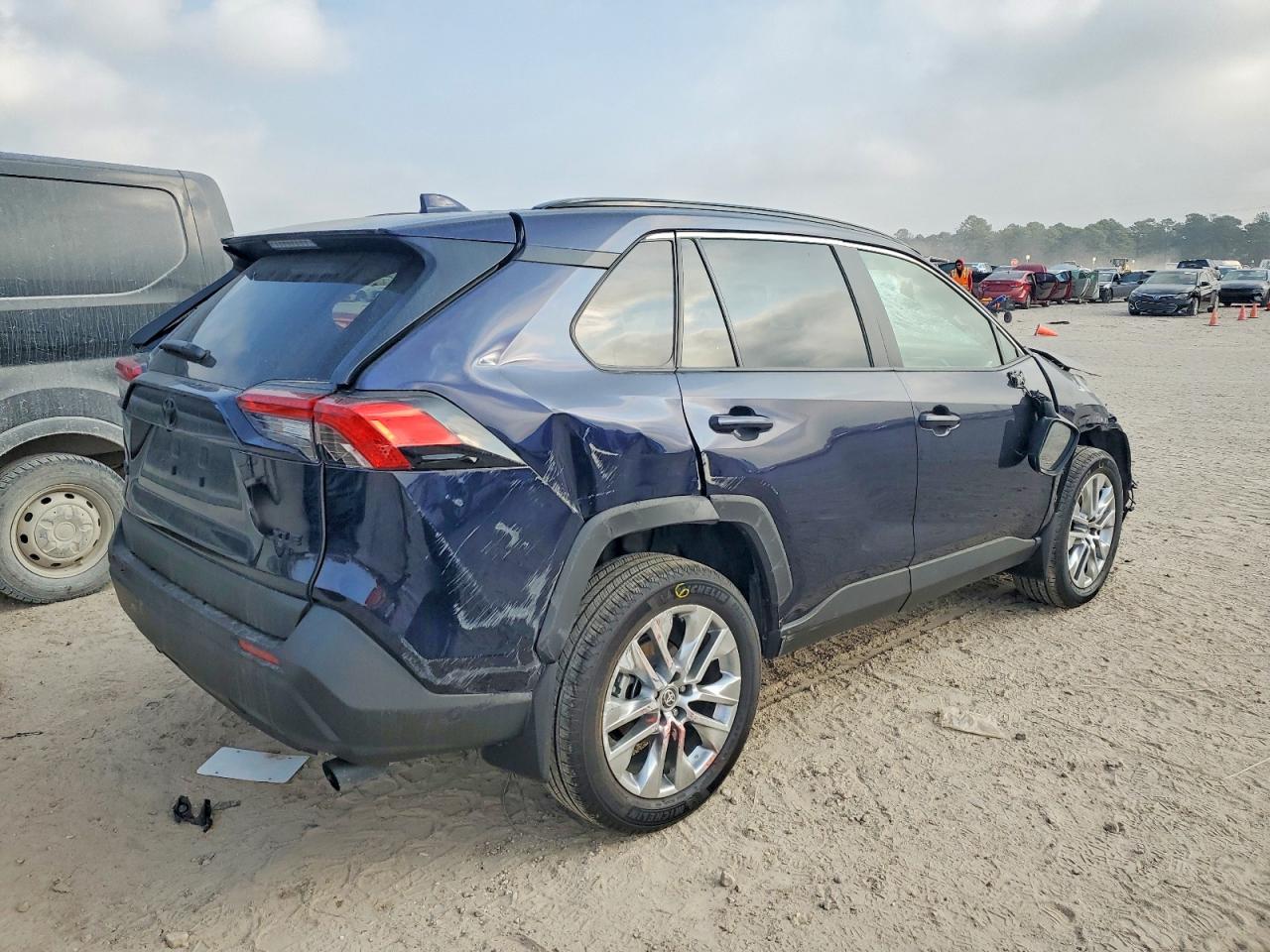 2025 TOYOTA RAV4 XLE PREMIUM photo 3