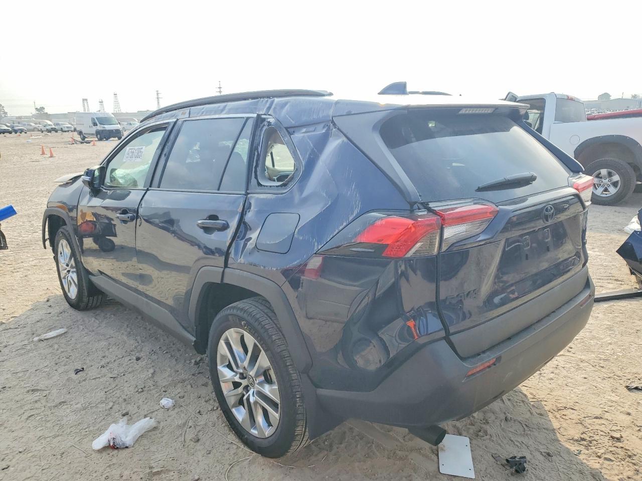 2025 TOYOTA RAV4 XLE PREMIUM photo 2