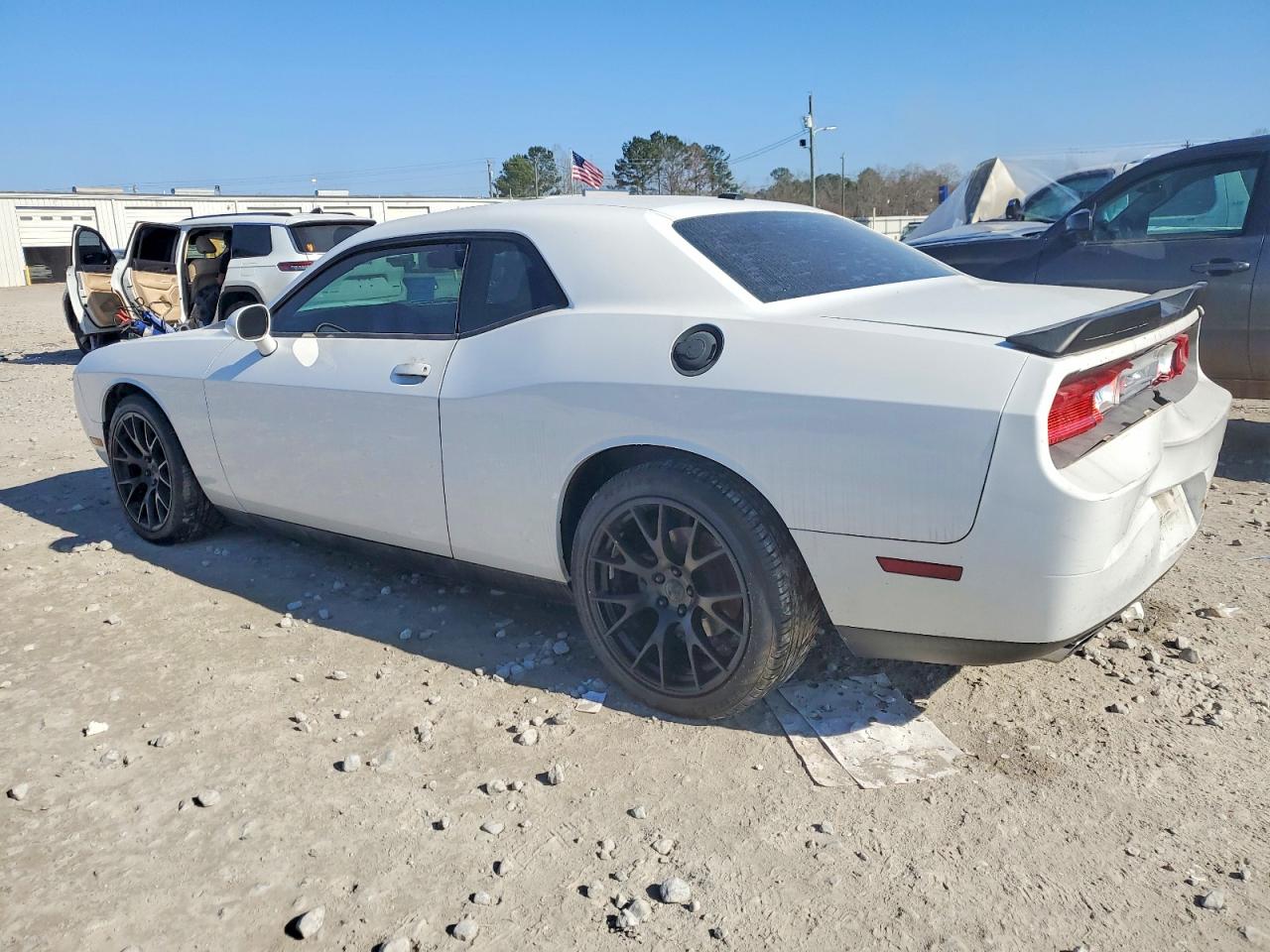 2012 DODGE CHALLENGER SXT photo 2