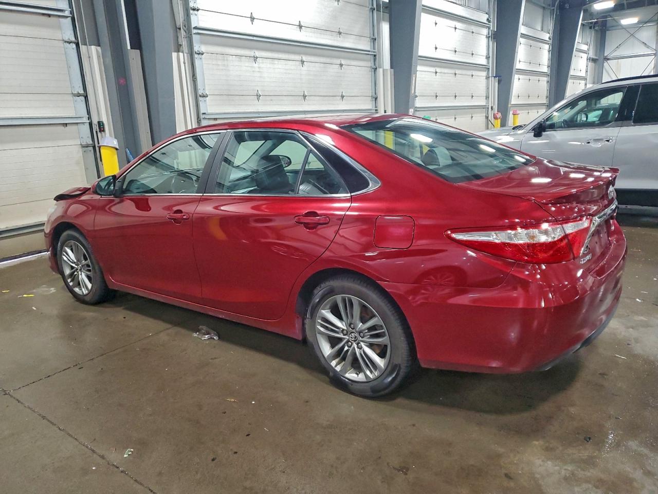 2015 TOYOTA CAMRY LE photo 2