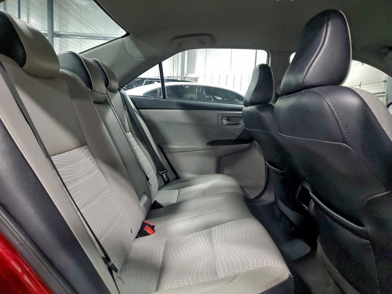 2015 TOYOTA CAMRY LE photo 10