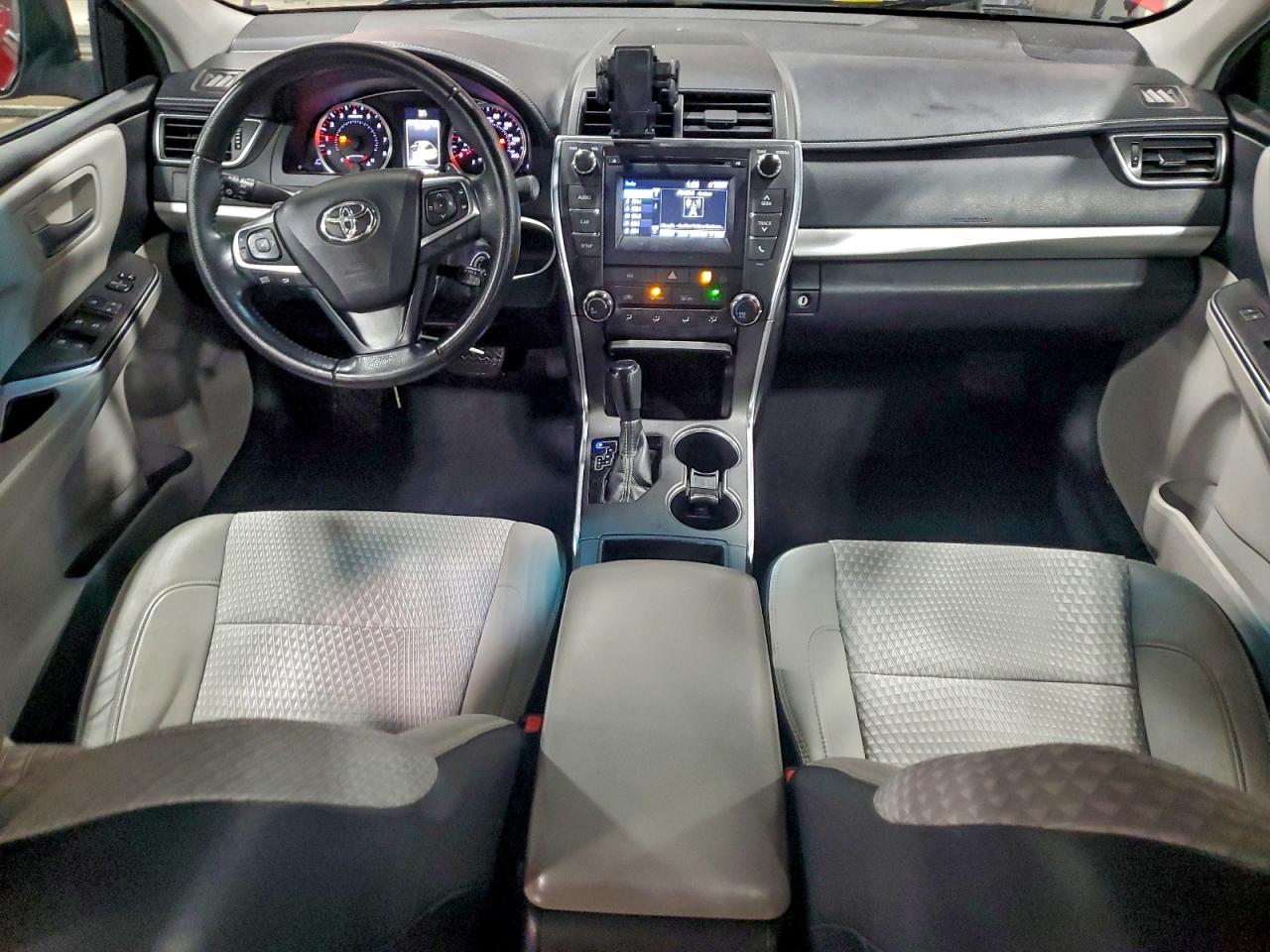 2015 TOYOTA CAMRY LE photo 8