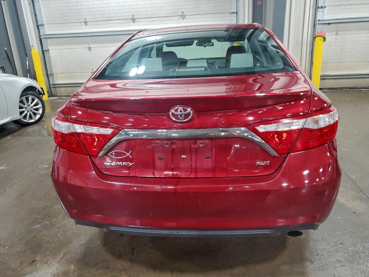2015 TOYOTA CAMRY LE photo 6