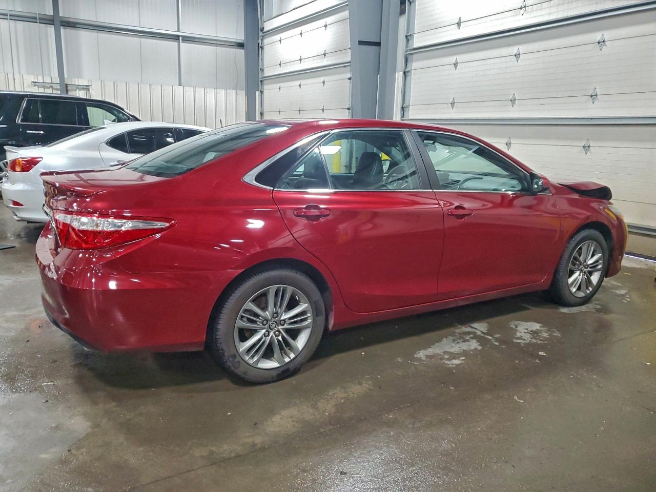 2015 TOYOTA CAMRY LE photo 3