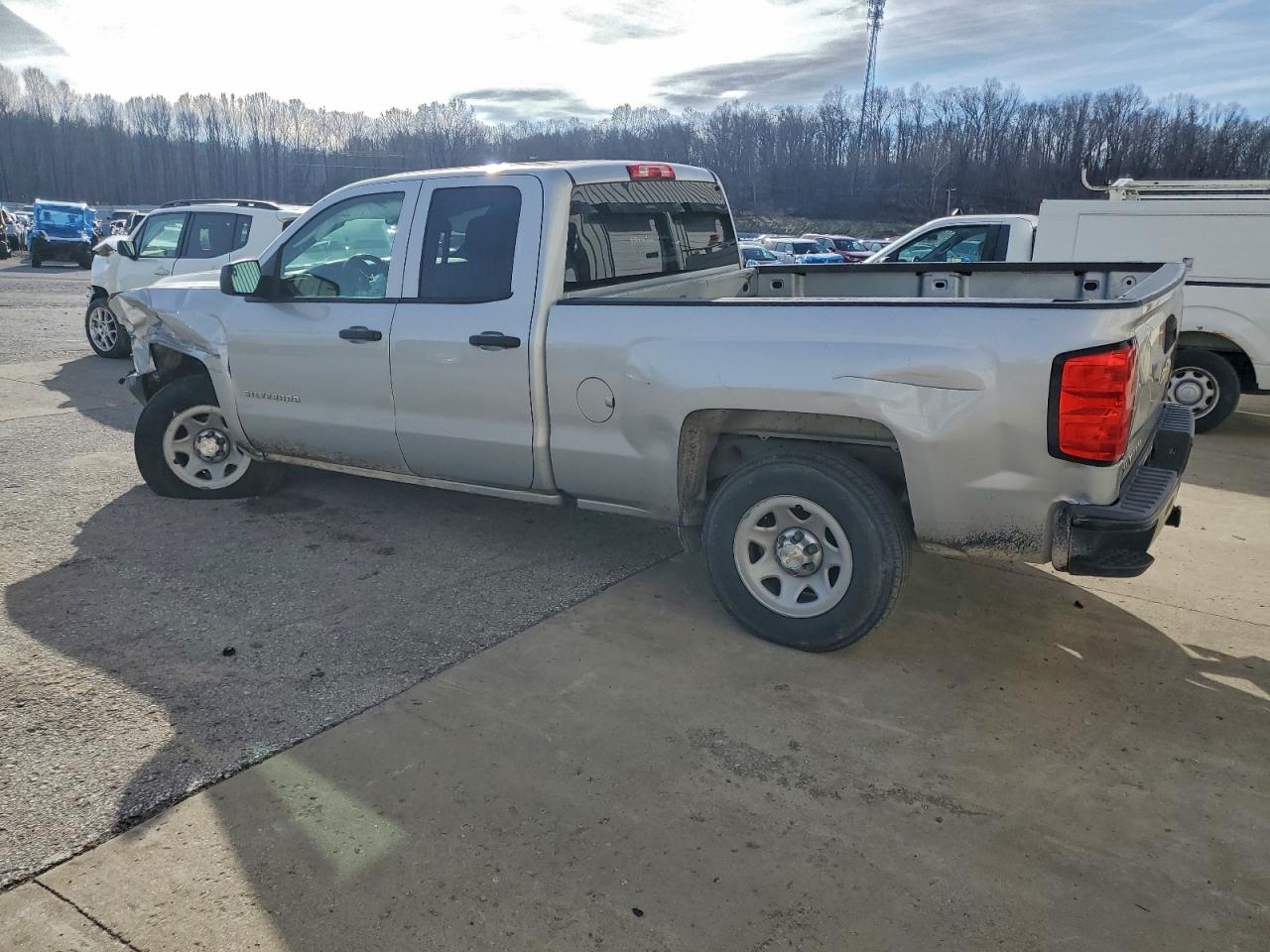 2018 CHEVROLET SILVERADO C1500 photo 2