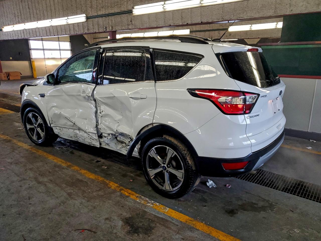 2017 FORD ESCAPE SE photo 2