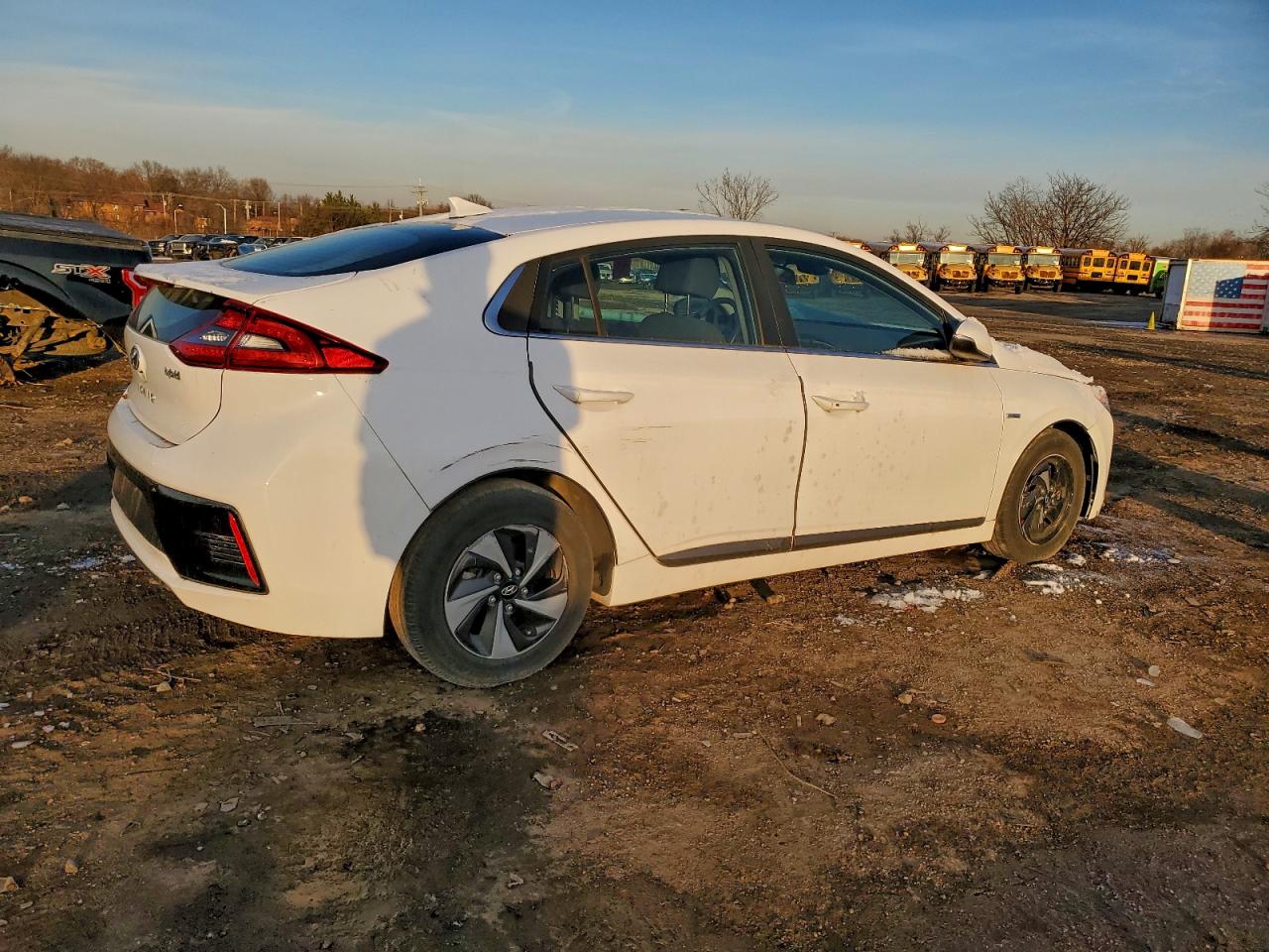 2018 HYUNDAI IONIQ SEL photo 3