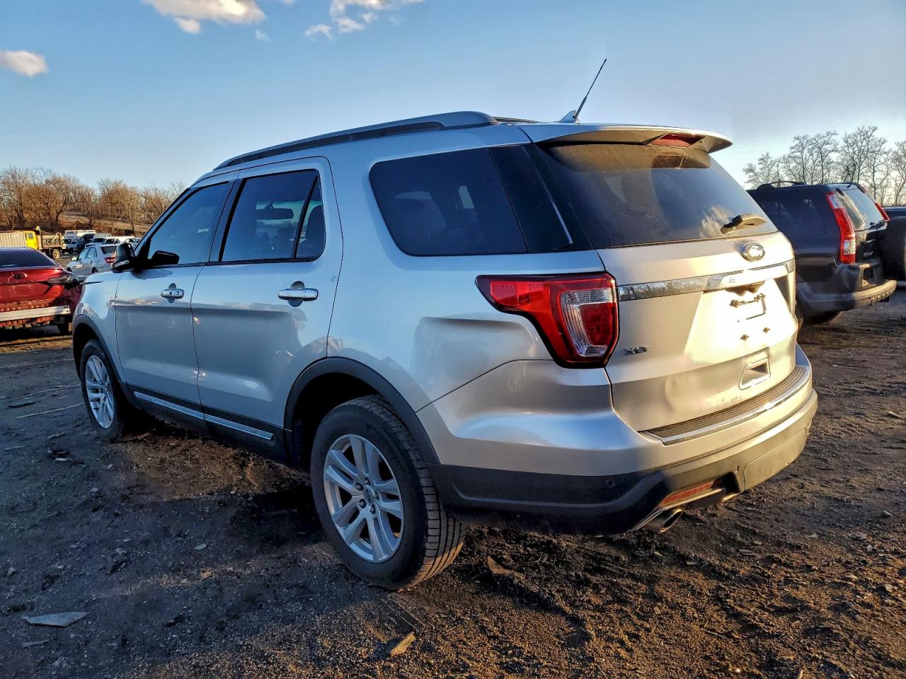 2018 FORD EXPLORER XLT photo 2