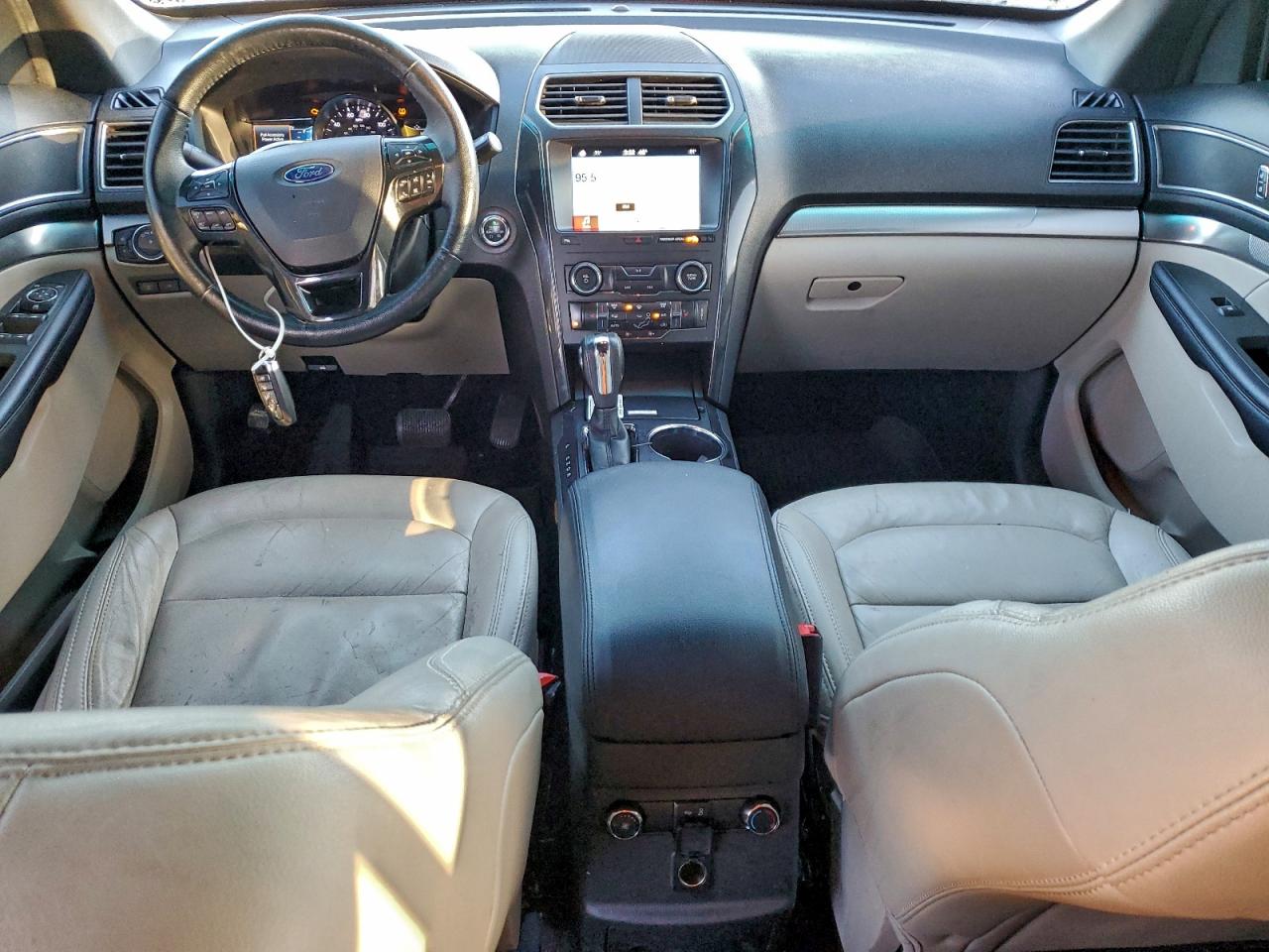 2018 FORD EXPLORER XLT photo 8