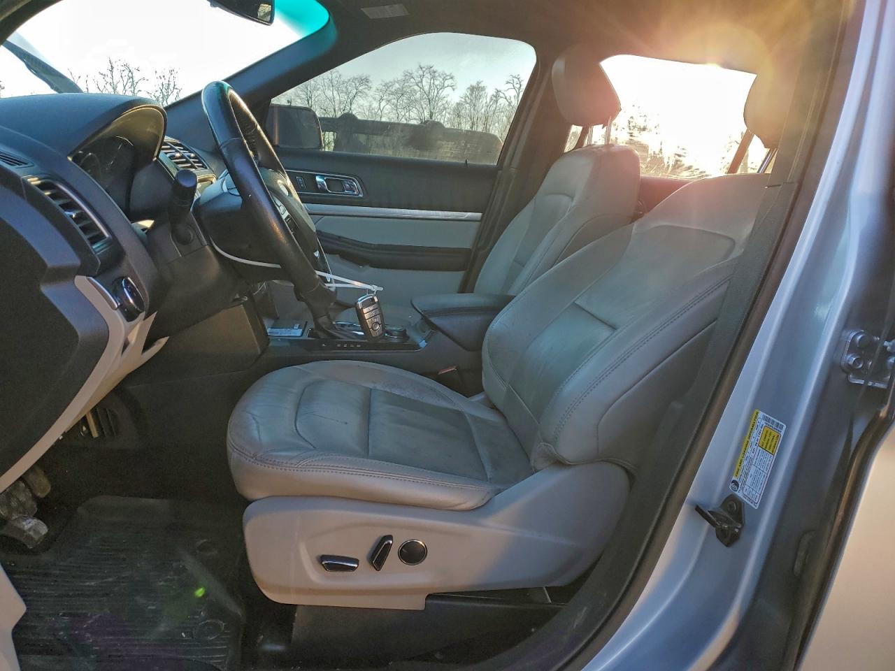 2018 FORD EXPLORER XLT photo 7