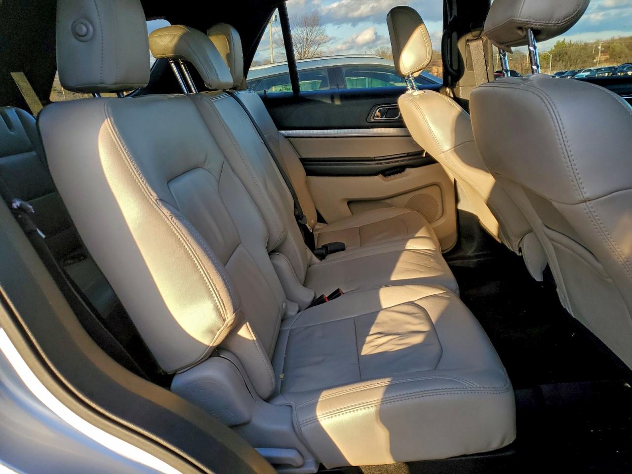 2018 FORD EXPLORER XLT photo 11