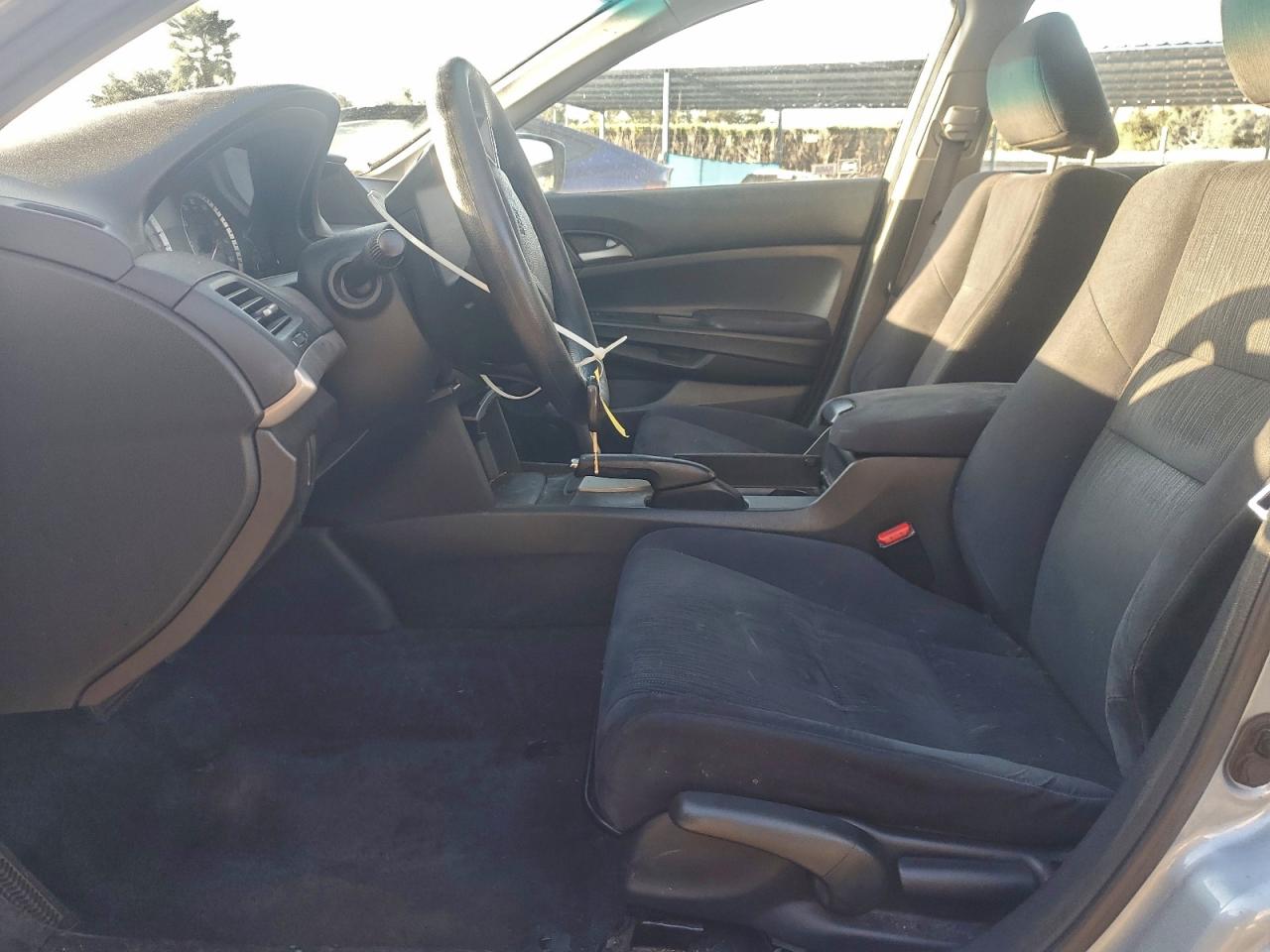 2011 HONDA ACCORD LX photo 7