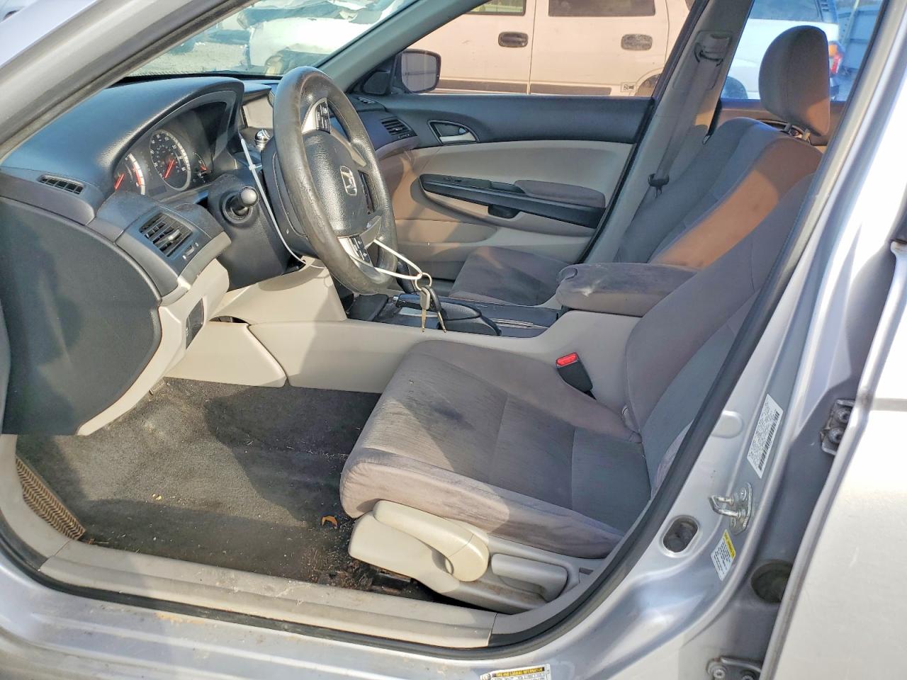 2011 HONDA ACCORD LX photo 7