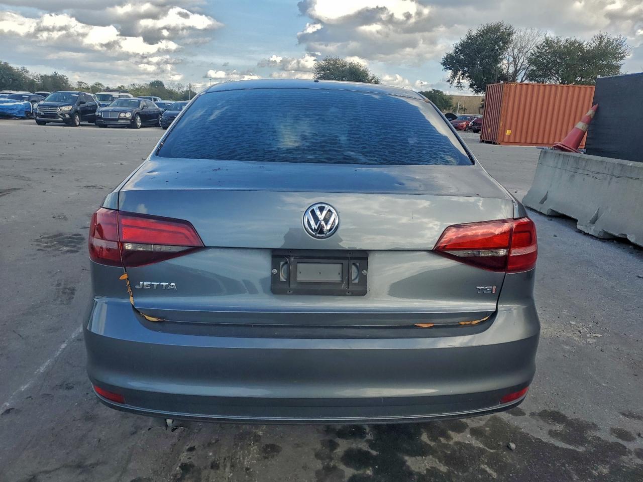 2016 VOLKSWAGEN JETTA S photo 6