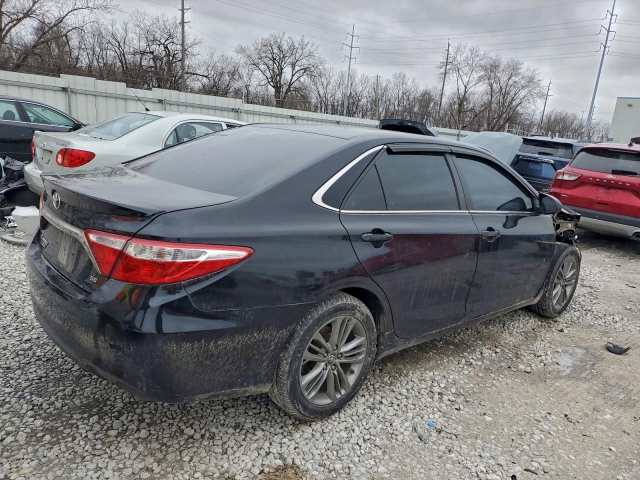 2017 TOYOTA CAMRY LE photo 3