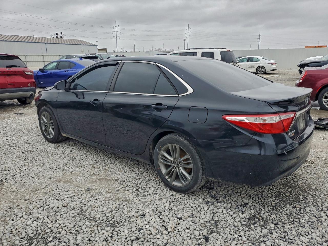 2017 TOYOTA CAMRY LE photo 2