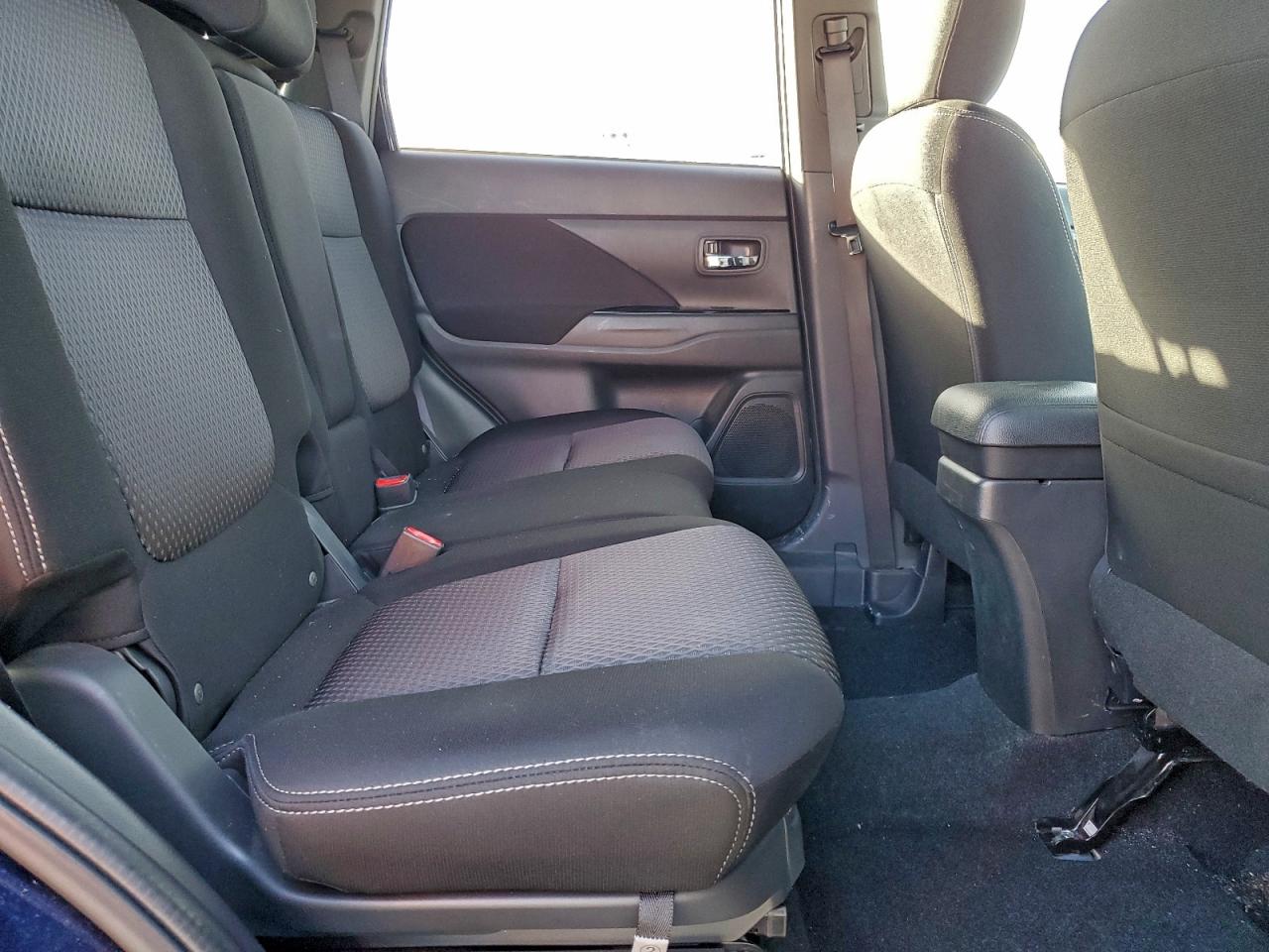 2018 MITSUBISHI OUTLANDER SE photo 11