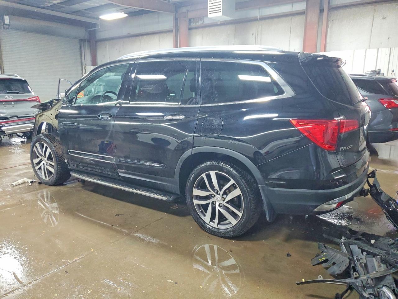 2016 HONDA PILOT TOURING photo 2