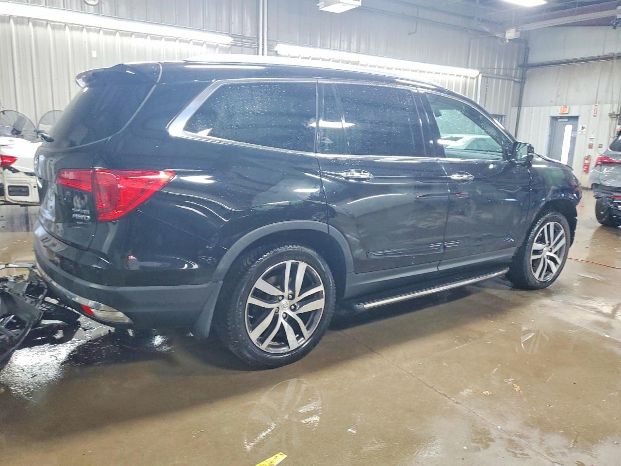 2016 HONDA PILOT TOURING photo 3