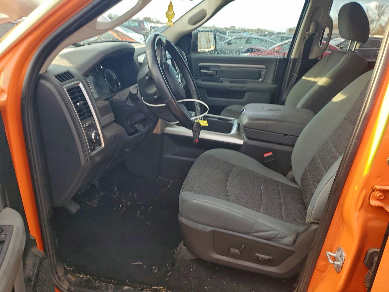 2017 RAM 1500 SLT photo 13