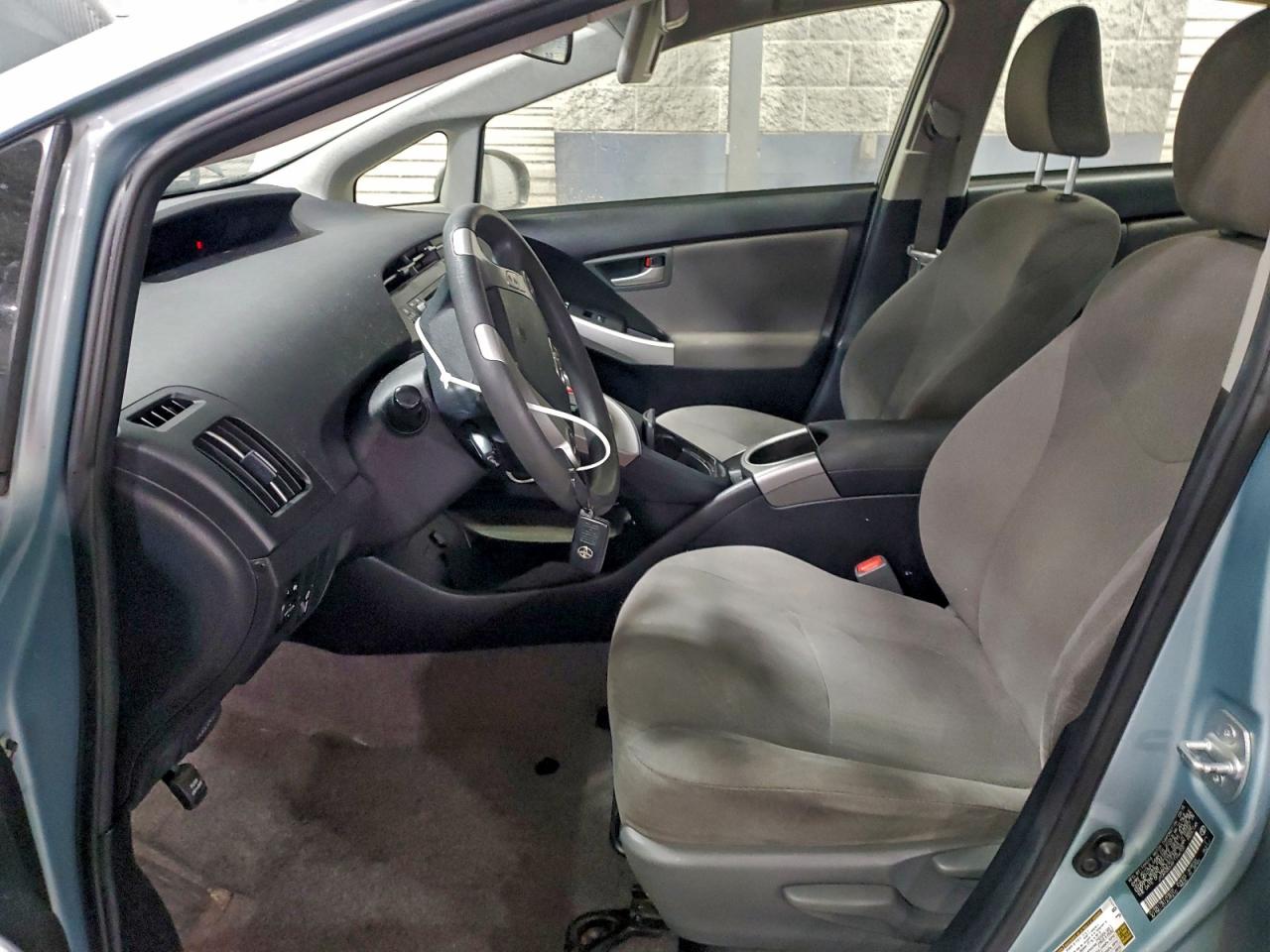 2015 TOYOTA PRIUS photo 13