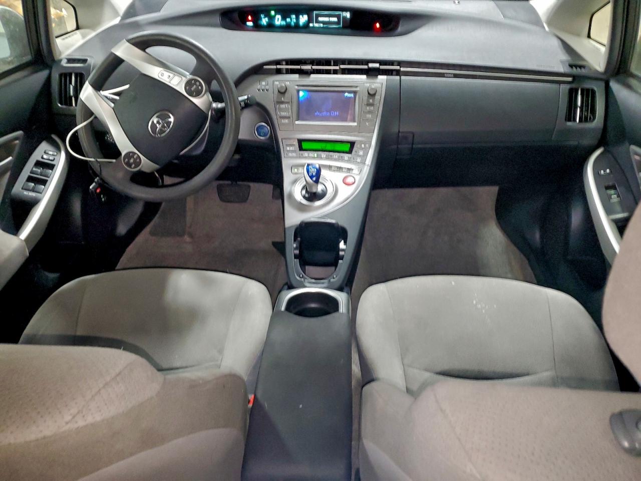 2015 TOYOTA PRIUS photo 15