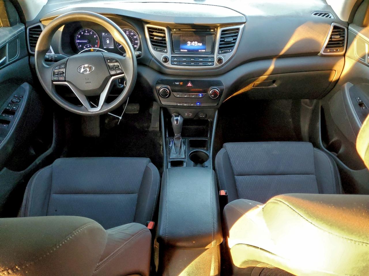 2017 HYUNDAI TUCSON SE photo 8