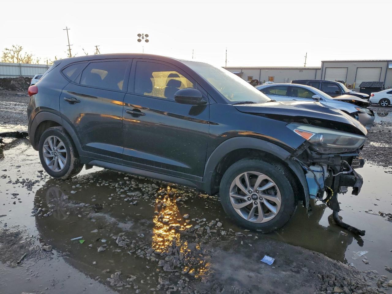 2017 HYUNDAI TUCSON SE photo 4