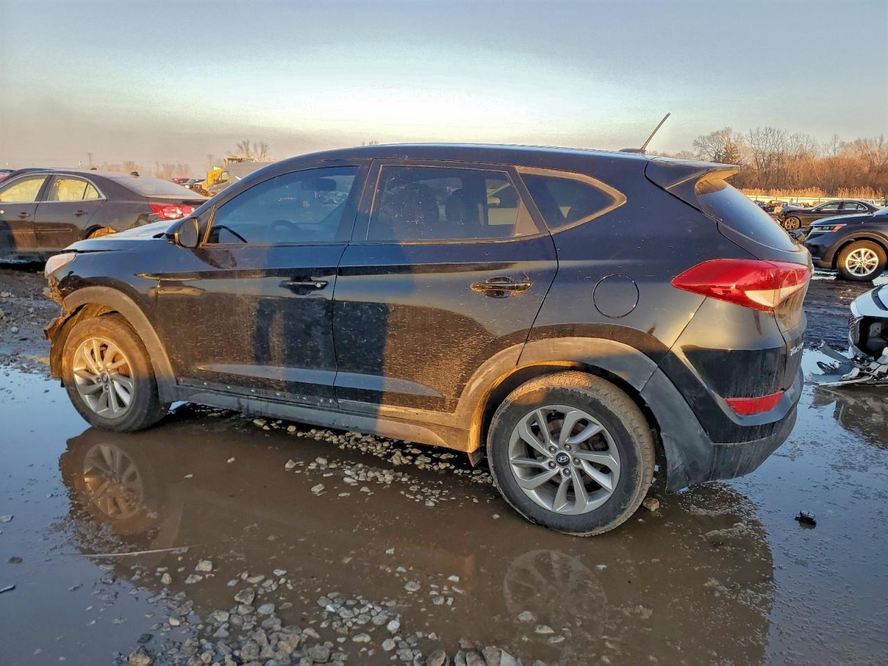 2017 HYUNDAI TUCSON SE photo 2