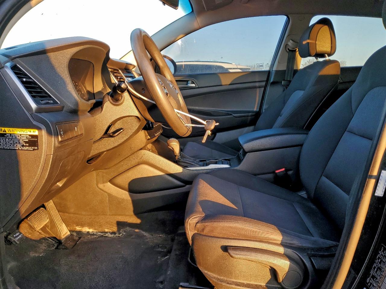 2017 HYUNDAI TUCSON SE photo 7