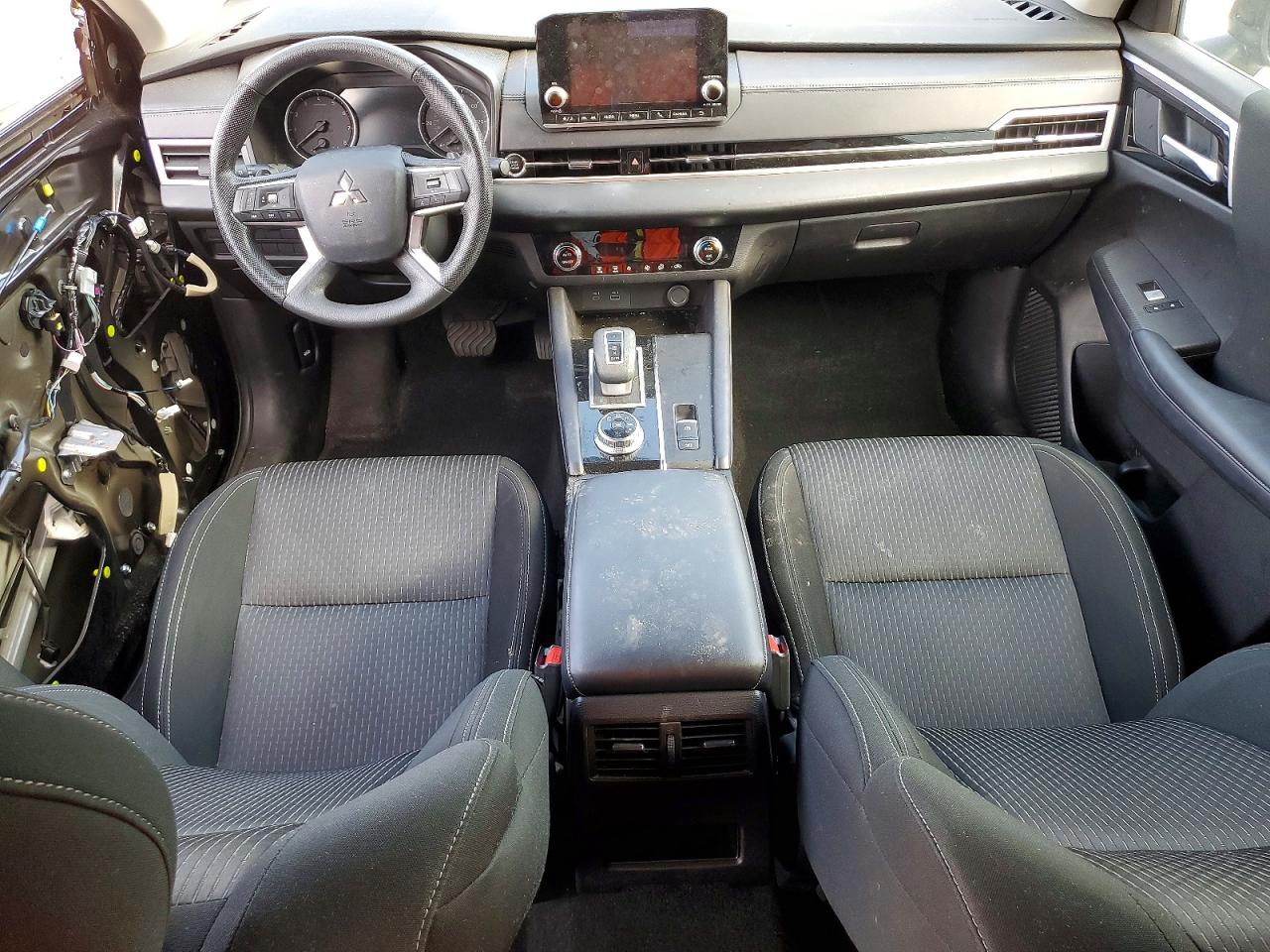 2024 MITSUBISHI OUTLANDER ES photo 8