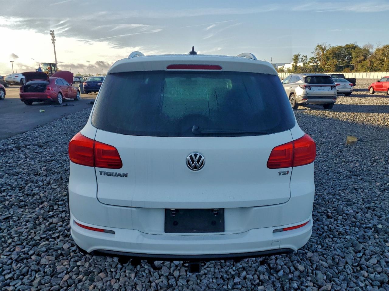2016 VOLKSWAGEN TIGUAN S photo 6