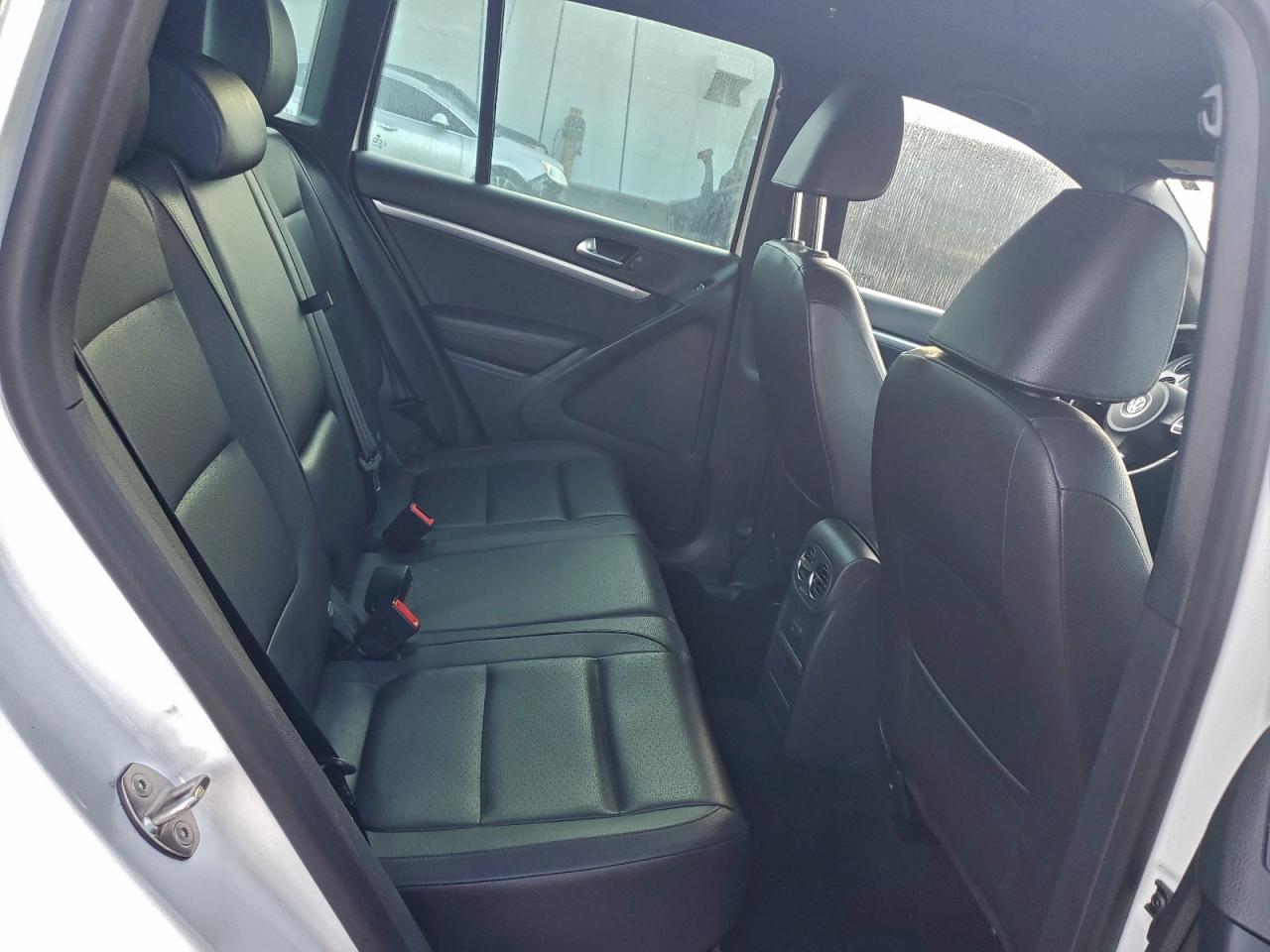 2016 VOLKSWAGEN TIGUAN S photo 10