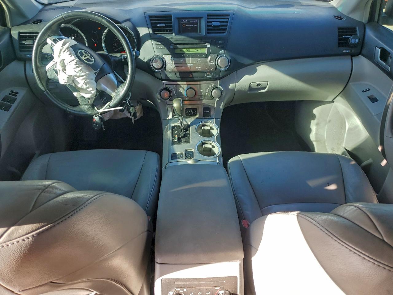 2012 TOYOTA HIGHLANDER BASE photo 8