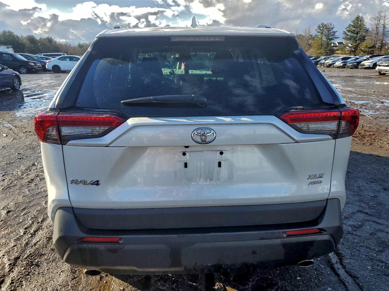 2024 TOYOTA RAV4 XLE PREMIUM photo 6