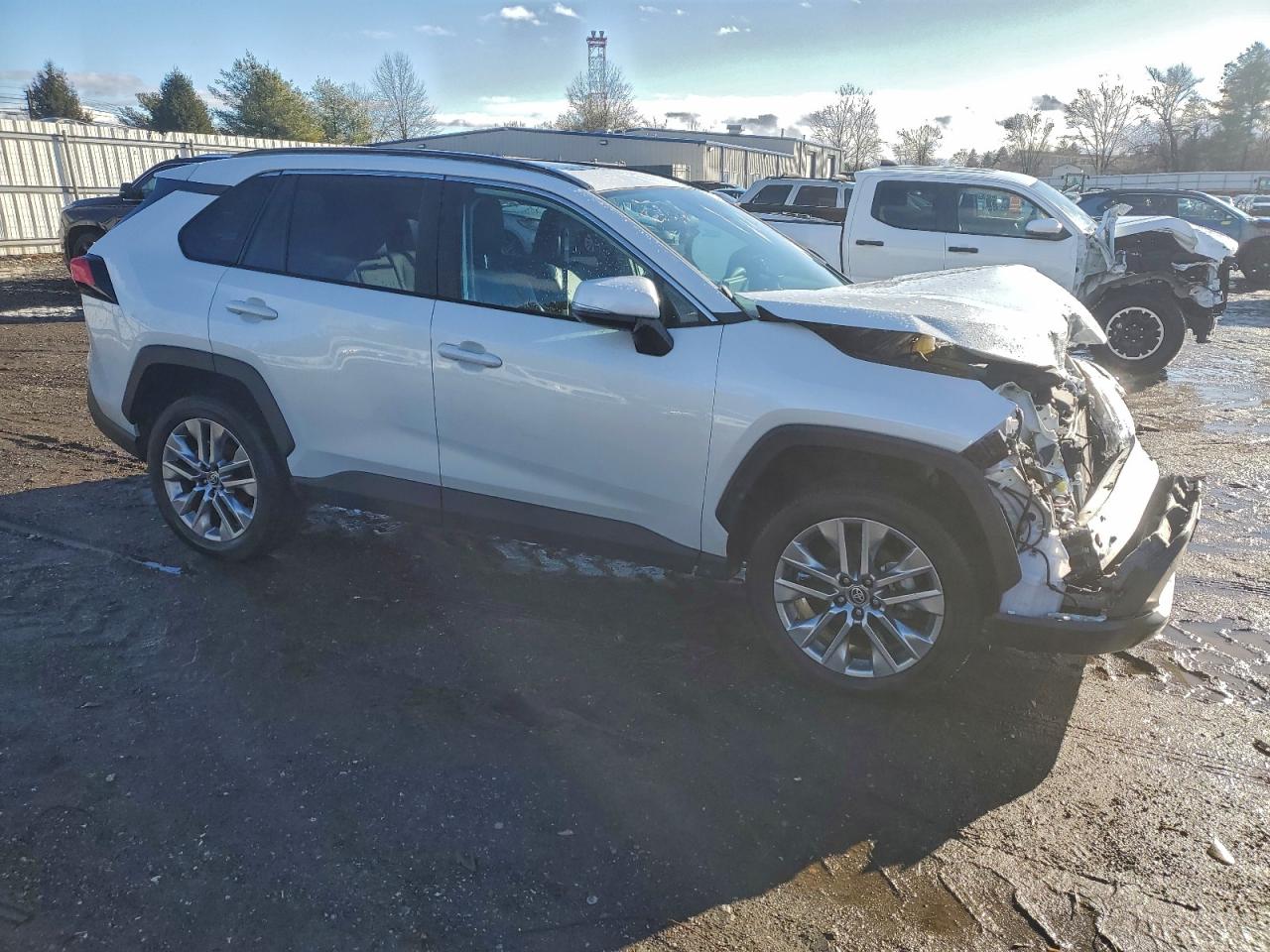 2024 TOYOTA RAV4 XLE PREMIUM photo 4