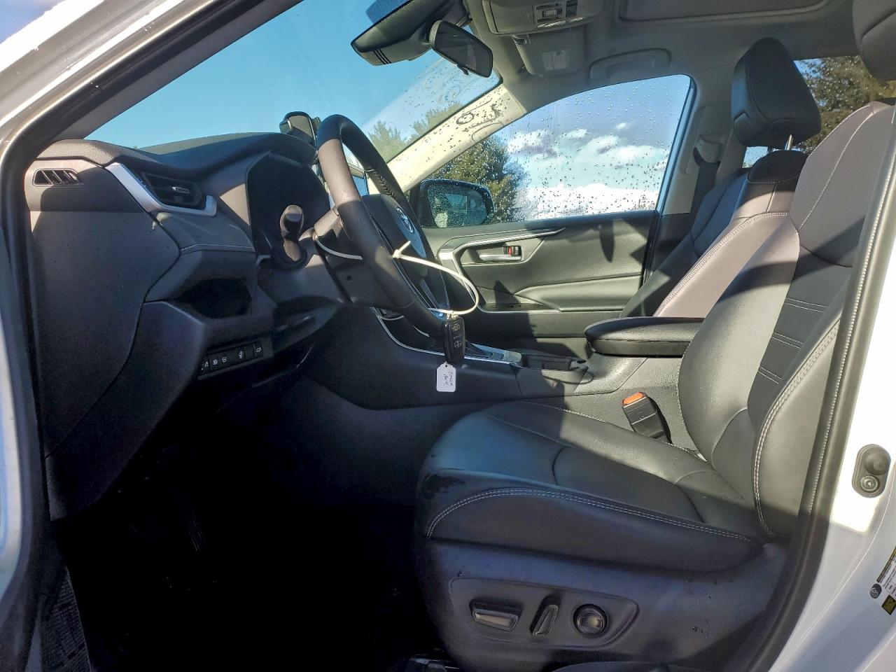 2024 TOYOTA RAV4 XLE PREMIUM photo 7