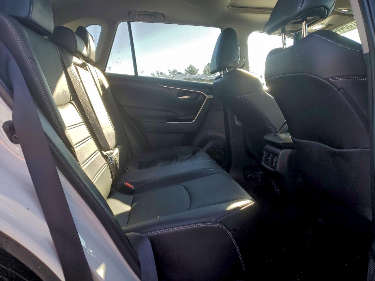 2024 TOYOTA RAV4 XLE PREMIUM photo 10